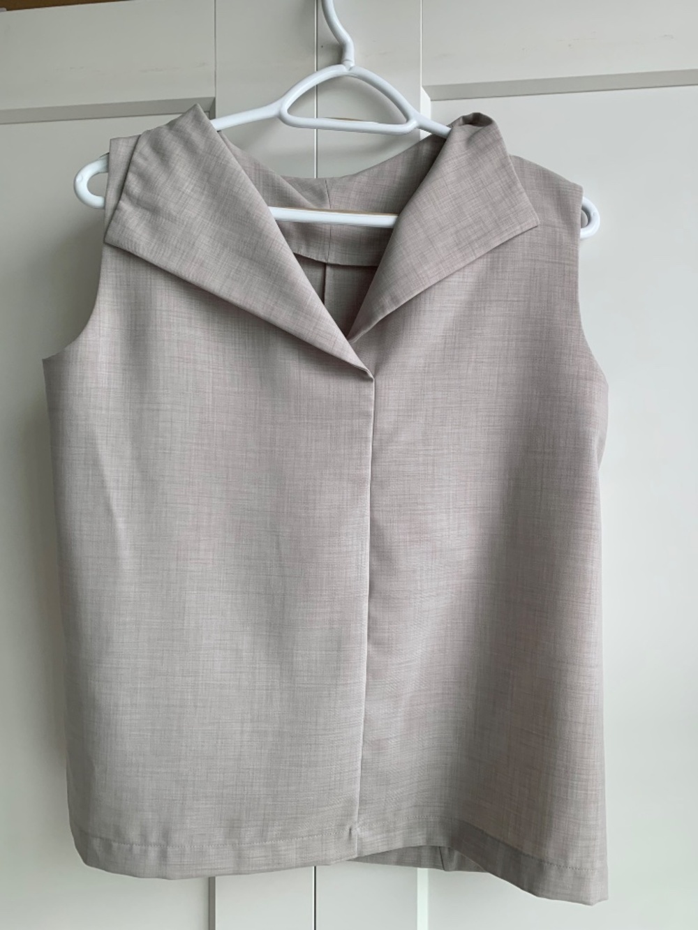 Tory Burch Sleeveless Blouse Light Gray funnel neck Women's size 6 - Picture 4 of 13